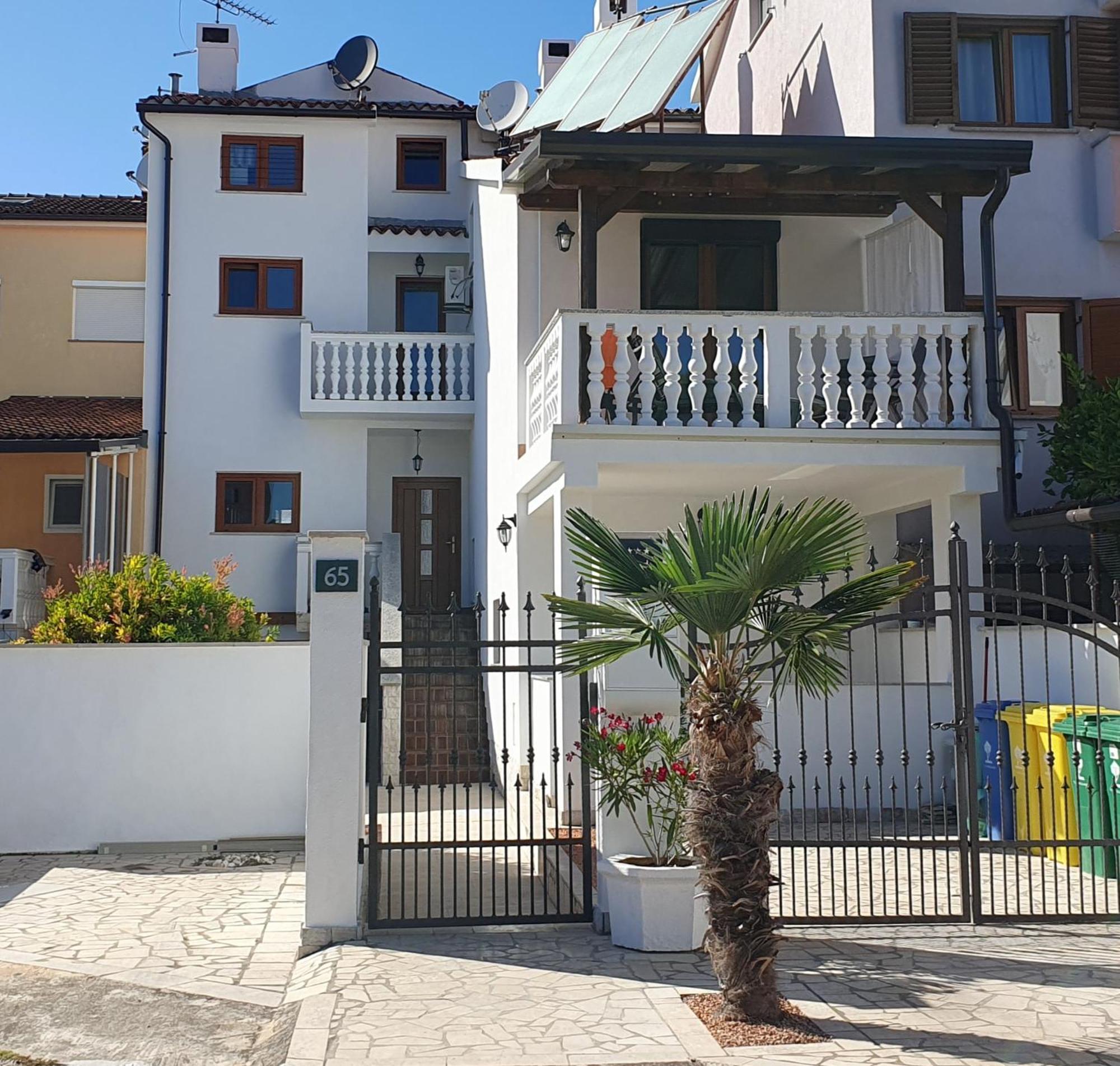 Apartments Dejana Штиньян Экстерьер фото
