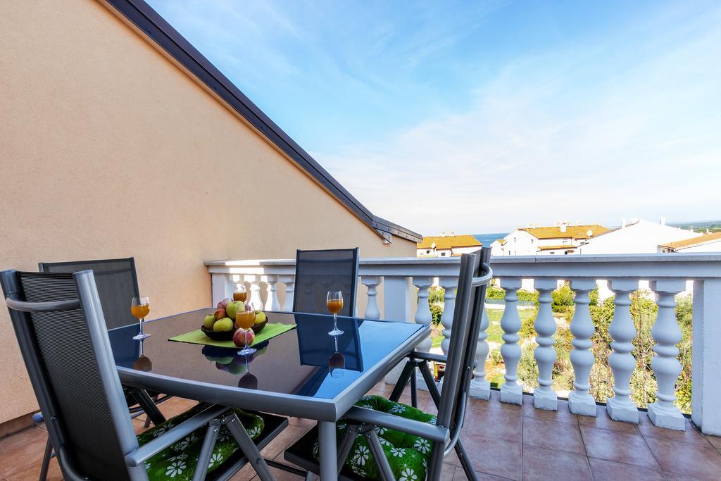 Apartments Dejana Штиньян Экстерьер фото