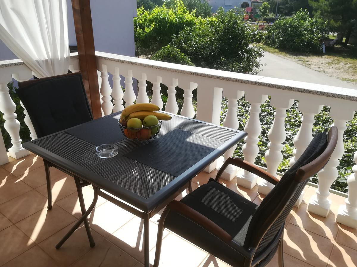 Apartments Dejana Штиньян Экстерьер фото